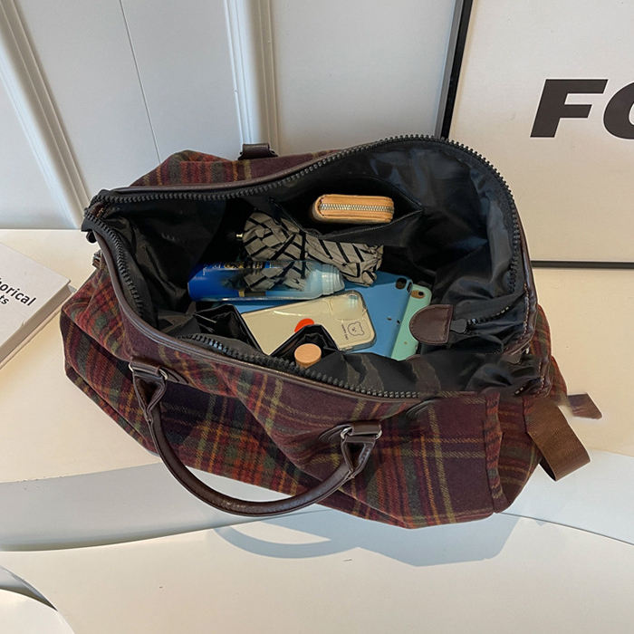 Large capacity retro plaid crossbody gym bag for short business trips and travel.