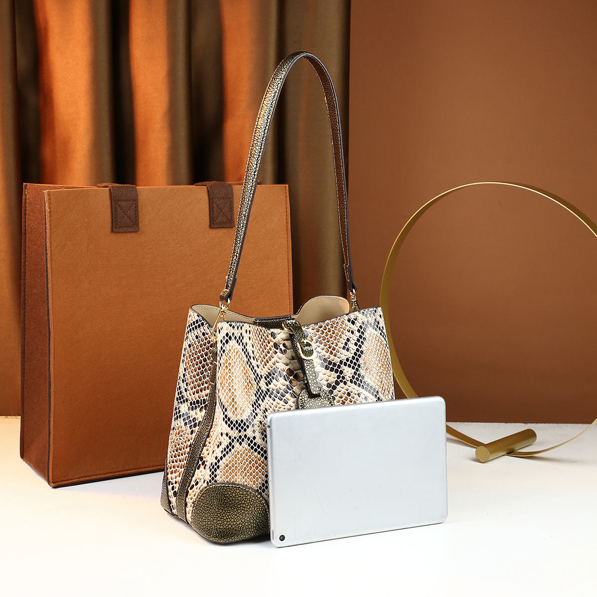 Snake Print Bucket Bag: A Trendy & Versatile Crossbody and Shoulder Bag for Women