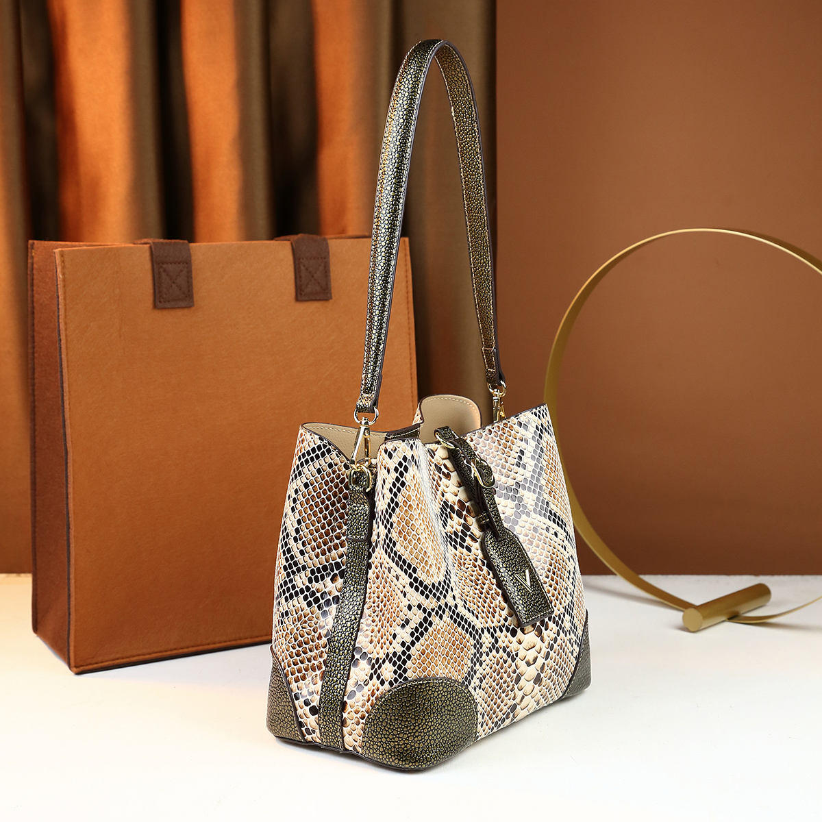 Snake Print Bucket Bag: A Trendy & Versatile Crossbody and Shoulder Bag for Women